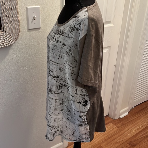 Two by Vince Camino khaki green top - Picture 2 of 5